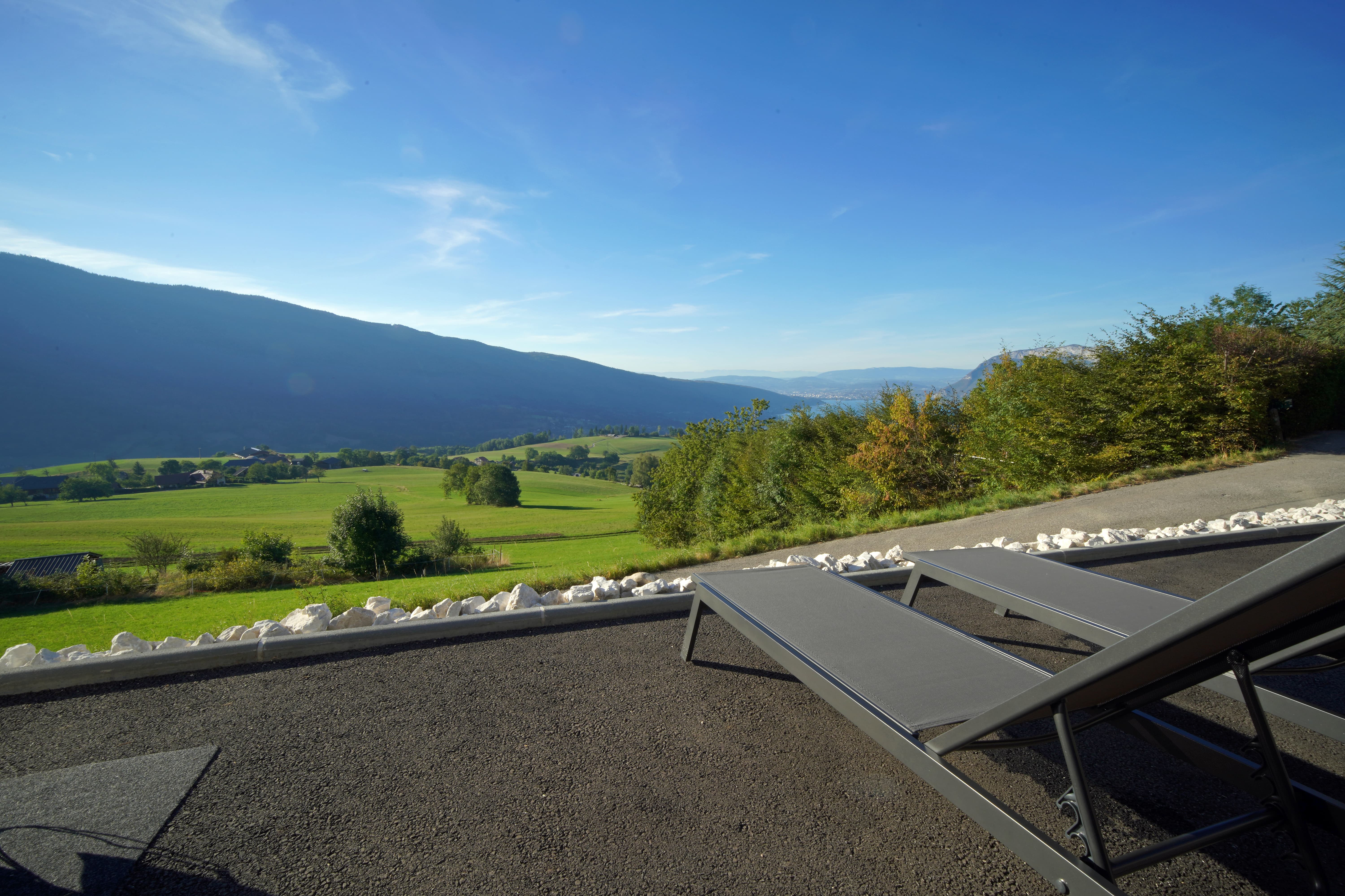 The villa - lower terrace and lake view